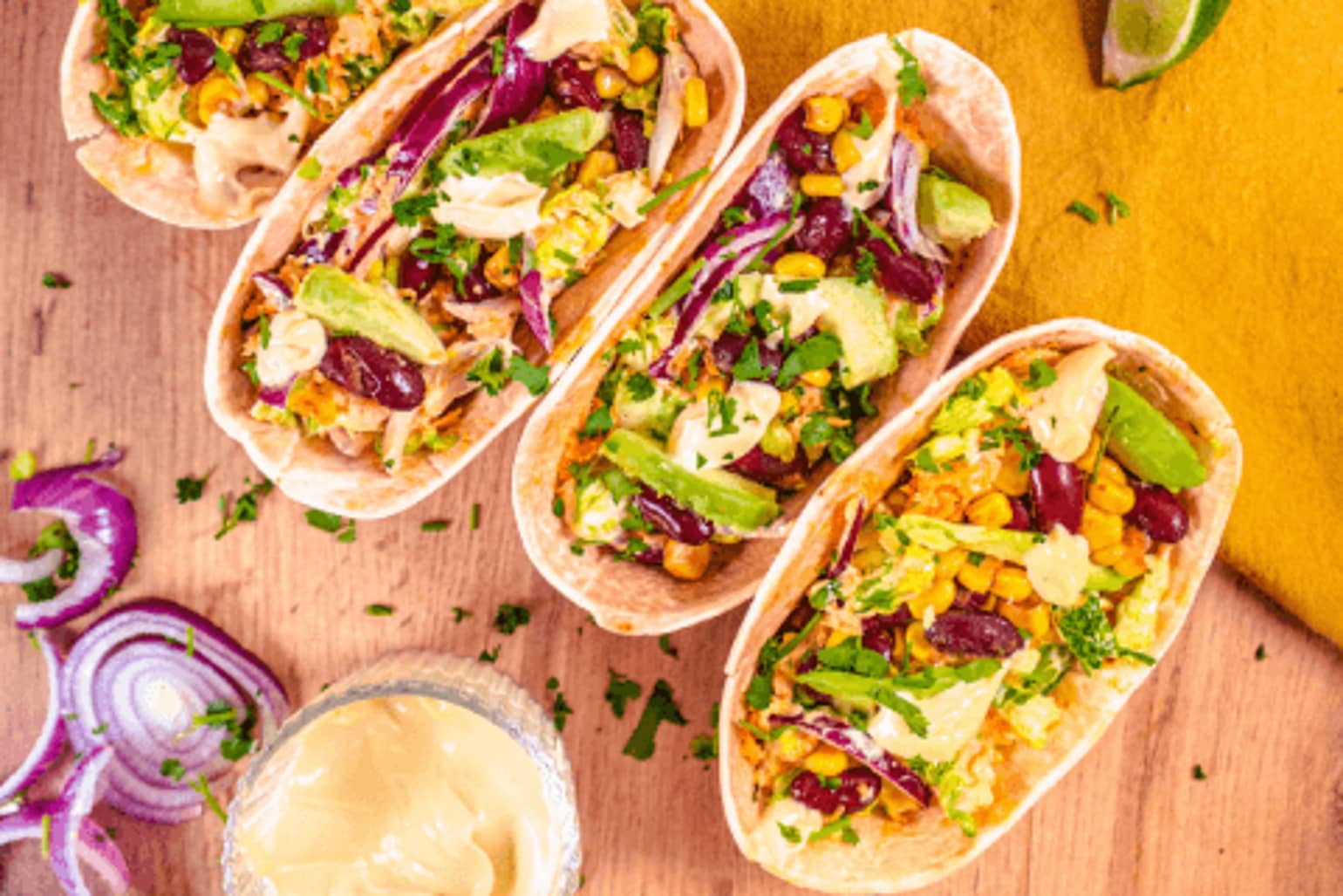 Tacos végétaliens de maïs et haricots, mayonnaise au miso